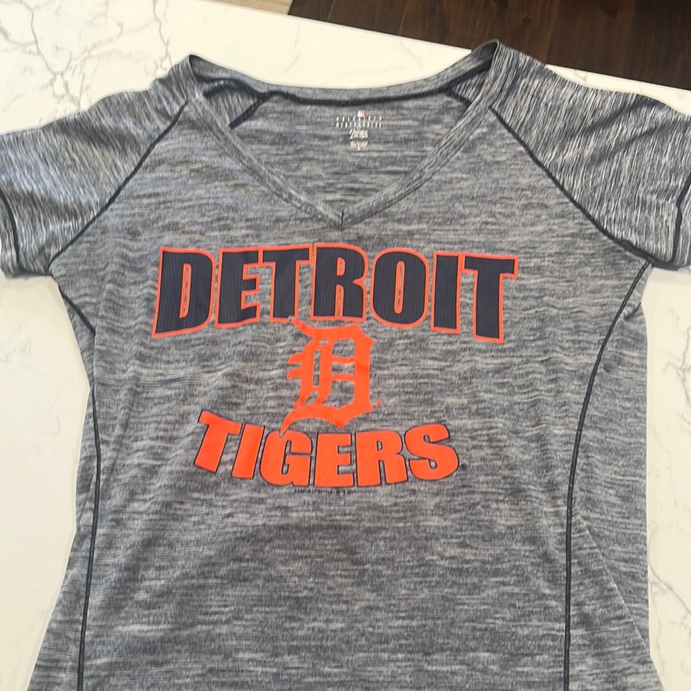 Medium blue/grey Detroit Tigers athletic shirt